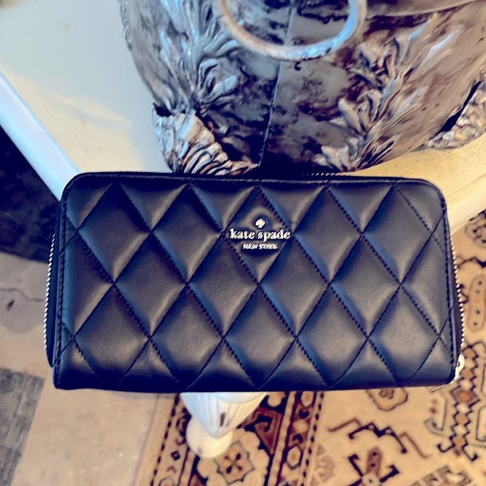 Kate Spade quilted zip around wallet excellent condition